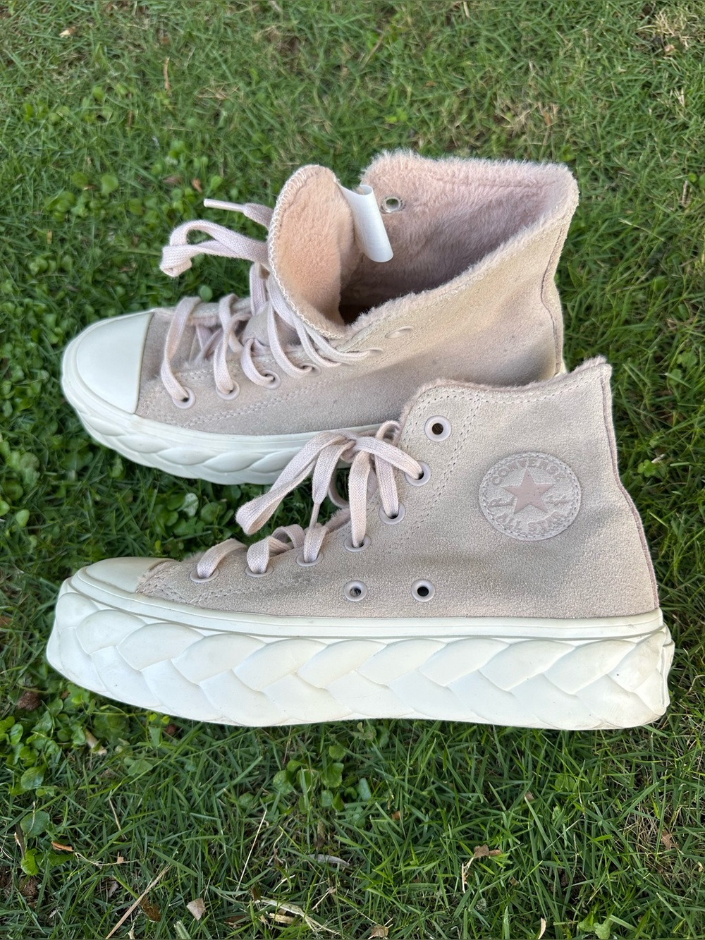 Converse Lift Cable Platform Fuzzy Sneaker Size 5.5